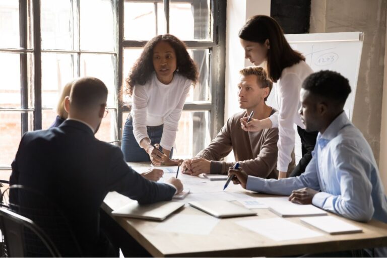 Team leaders setting clear employee performance expectations